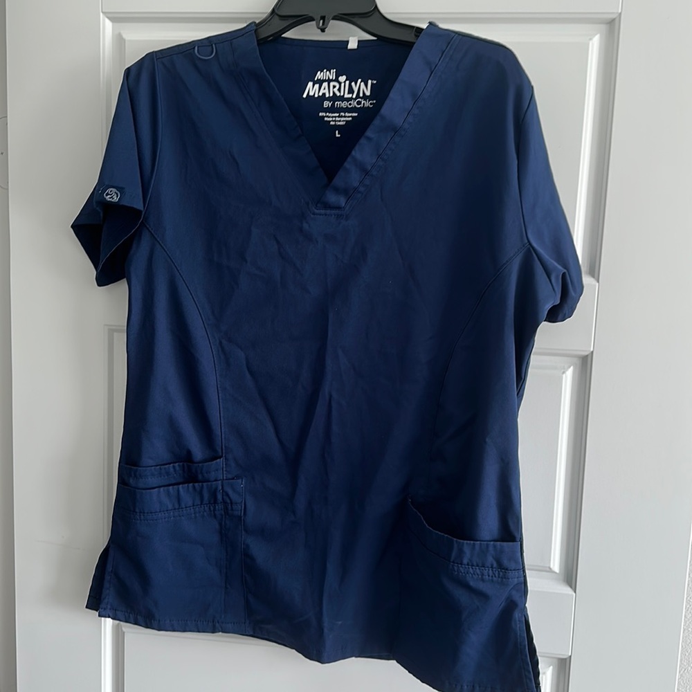 Size L navy blue scrub top